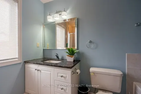 18 Newark Way Brampton ON L7A 2V1