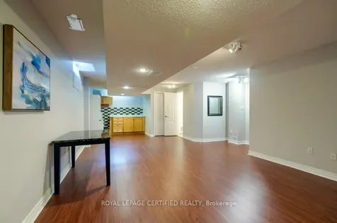 18 Newark Way Brampton ON L7A 2V1