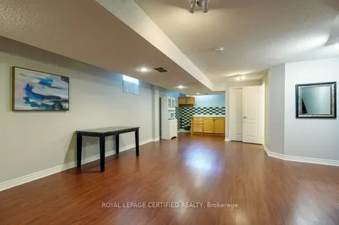 18 Newark Way Brampton ON L7A 2V1