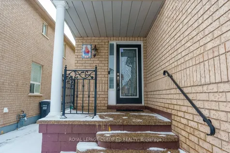 18 Newark Way Brampton ON L7A 2V1