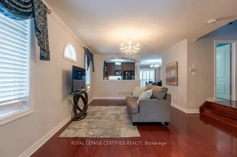 18 Newark Way Brampton ON L7A 2V1