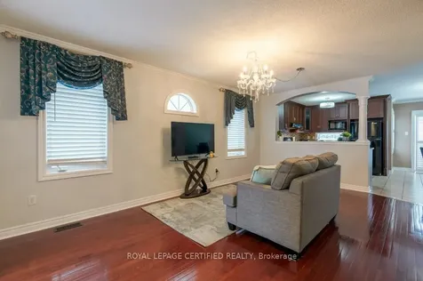 18 Newark Way Brampton ON L7A 2V1