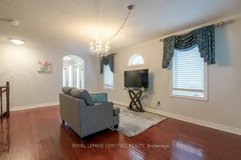 18 Newark Way Brampton ON L7A 2V1