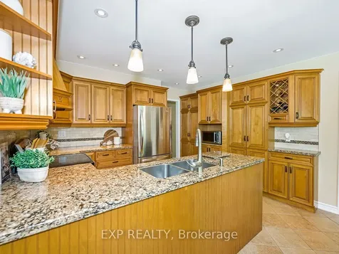 2048 Parklane Crescent Burlington ON L7M 3V6