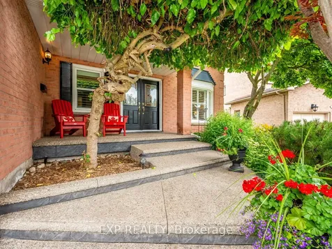 2048 Parklane Crescent Burlington ON L7M 3V6