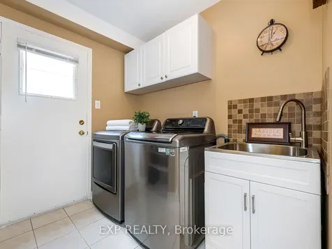 2048 Parklane Crescent Burlington ON L7M 3V6
