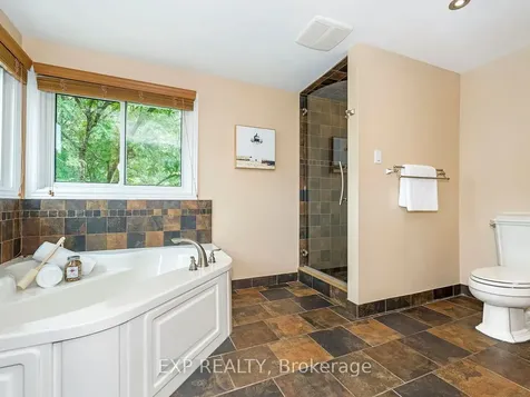 2048 Parklane Crescent Burlington ON L7M 3V6