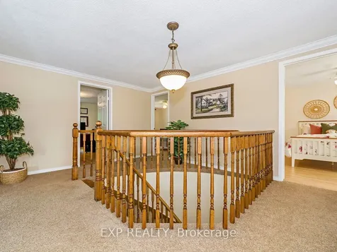 2048 Parklane Crescent Burlington ON L7M 3V6