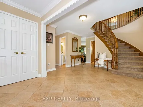 2048 Parklane Crescent Burlington ON L7M 3V6