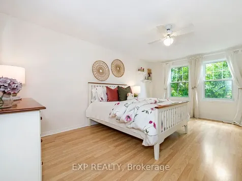 2048 Parklane Crescent Burlington ON L7M 3V6