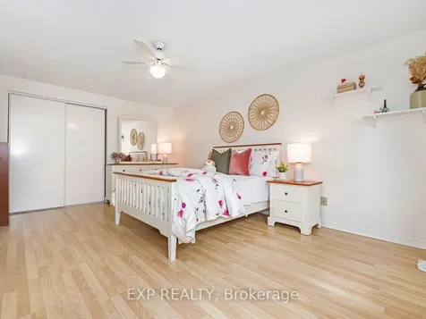 2048 Parklane Crescent Burlington ON L7M 3V6