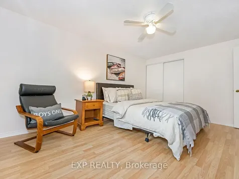 2048 Parklane Crescent Burlington ON L7M 3V6