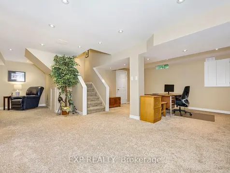 2048 Parklane Crescent Burlington ON L7M 3V6