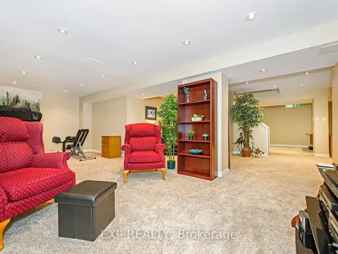 2048 Parklane Crescent Burlington ON L7M 3V6