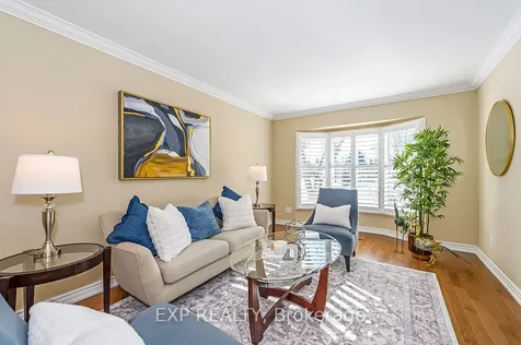 2048 Parklane Crescent Burlington ON L7M 3V6