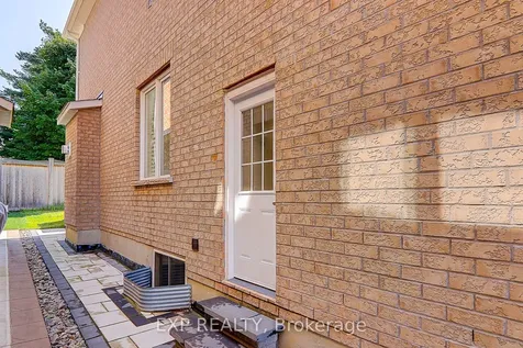 21 Ash Hill Avenue Caledon ON L7C 4E8