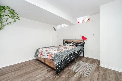 186 Golden Springs Drive Brampton ON L7A 4N9