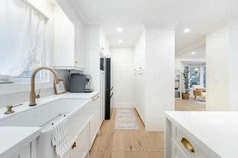 1433 Reynolds Avenue Burlington ON L7M 3B6