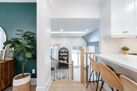 1433 Reynolds Avenue Burlington ON L7M 3B6