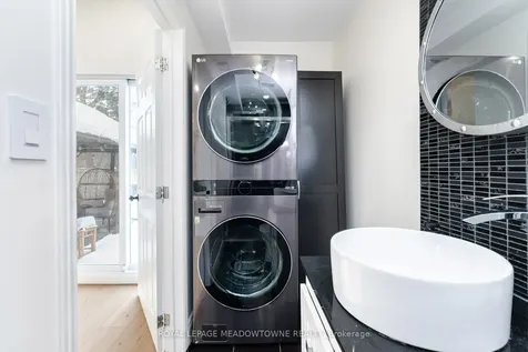 1433 Reynolds Avenue Burlington ON L7M 3B6