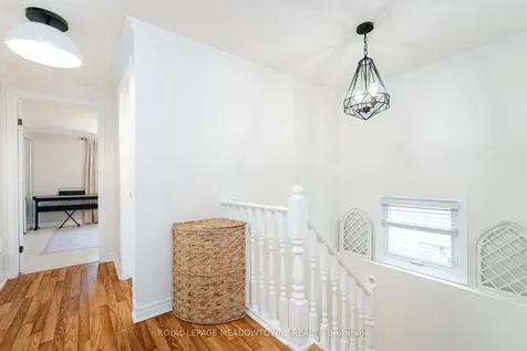 1433 Reynolds Avenue Burlington ON L7M 3B6