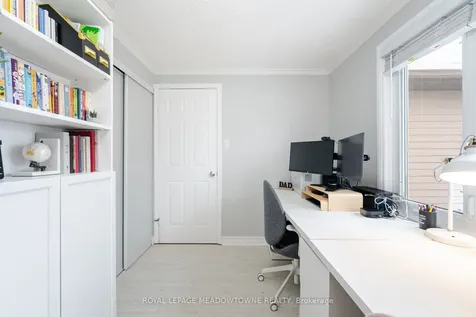 1433 Reynolds Avenue Burlington ON L7M 3B6