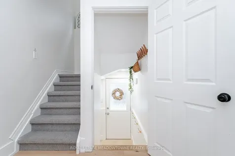 1433 Reynolds Avenue Burlington ON L7M 3B6