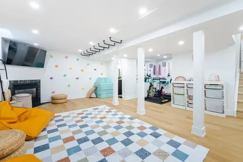 1433 Reynolds Avenue Burlington ON L7M 3B6