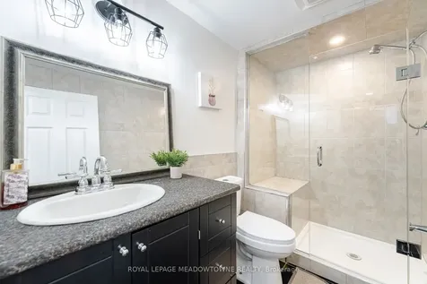 1433 Reynolds Avenue Burlington ON L7M 3B6