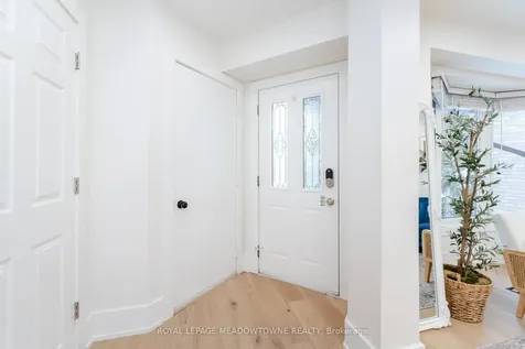 1433 Reynolds Avenue Burlington ON L7M 3B6