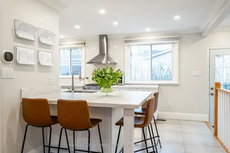 555 Elwood Road Burlington ON L7N 3C6