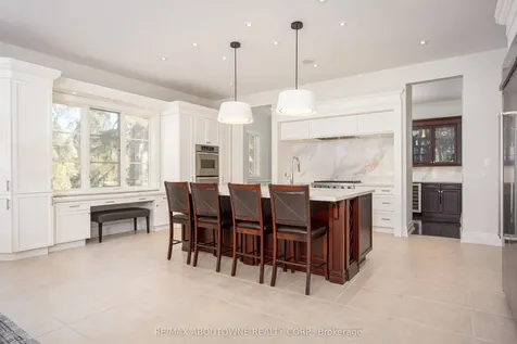 4179 Lakeshore Road Burlington ON L7L 1A5