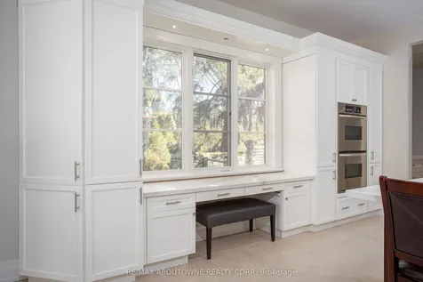 4179 Lakeshore Road Burlington ON L7L 1A5