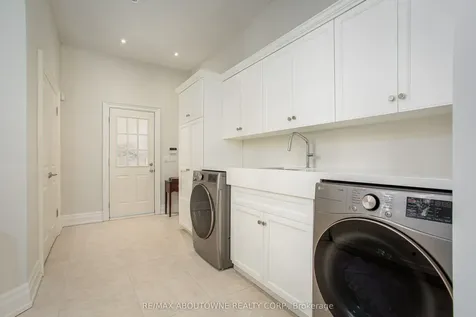 4179 Lakeshore Road Burlington ON L7L 1A5