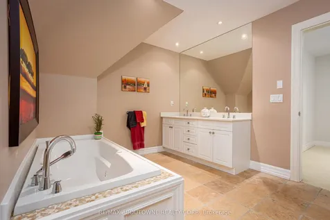 4179 Lakeshore Road Burlington ON L7L 1A5