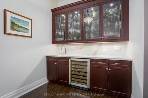 4179 Lakeshore Road Burlington ON L7L 1A5