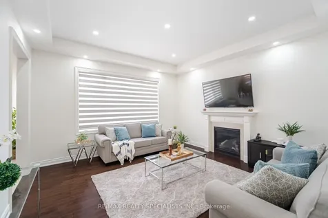 42 Balloon Crescent Brampton ON L6P 4B8