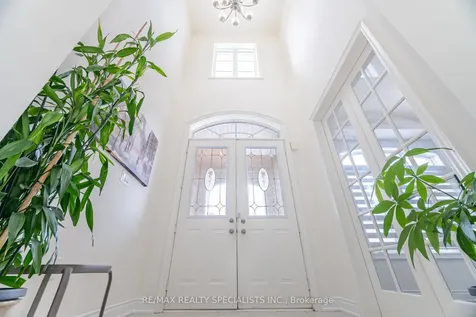 42 Balloon Crescent Brampton ON L6P 4B8