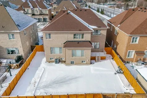 42 Balloon Crescent Brampton ON L6P 4B8