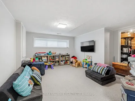 1382 Ian Road Burlington ON L7P 1L7