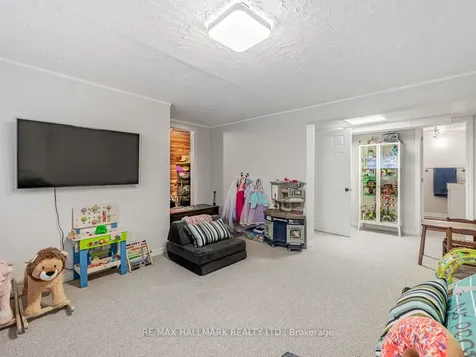 1382 Ian Road Burlington ON L7P 1L7