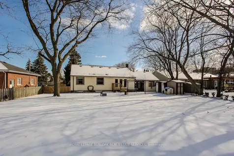 993 Cloverleaf Drive Burlington ON L7T 3Y8