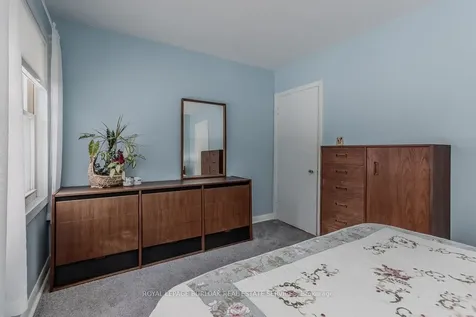 993 Cloverleaf Drive Burlington ON L7T 3Y8