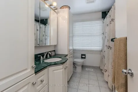 993 Cloverleaf Drive Burlington ON L7T 3Y8