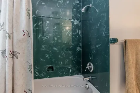 993 Cloverleaf Drive Burlington ON L7T 3Y8