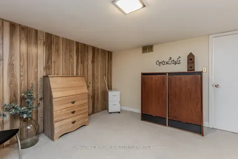 993 Cloverleaf Drive Burlington ON L7T 3Y8