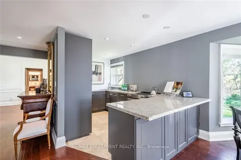 607 Edgewater Crescent Burlington ON L7T 3L8