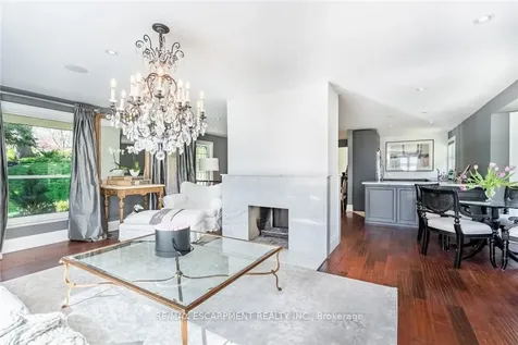 607 Edgewater Crescent Burlington ON L7T 3L8