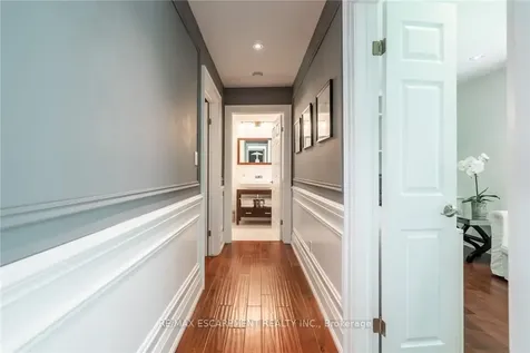 607 Edgewater Crescent Burlington ON L7T 3L8