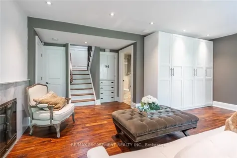 607 Edgewater Crescent Burlington ON L7T 3L8